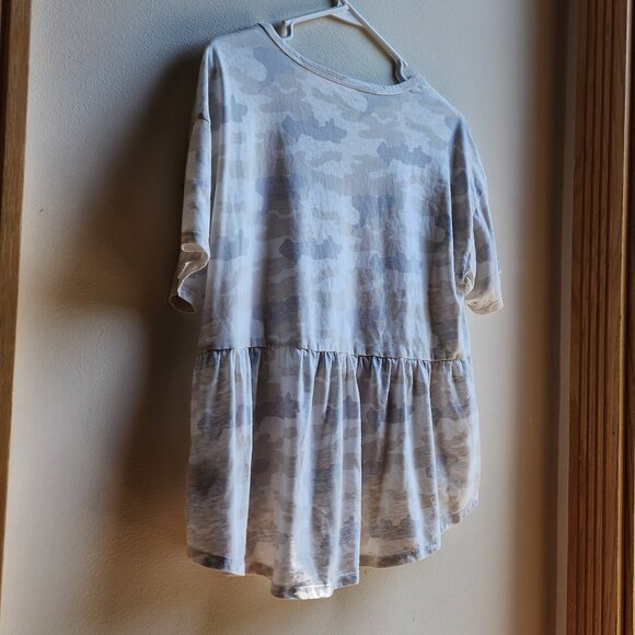 American Eagle Outfitters Gray Camo Scoop Neck Ruffled Jersey Size Small - Picture 9 of 12